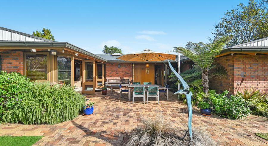  at 1040 River Road, Queenwood, Hamilton
