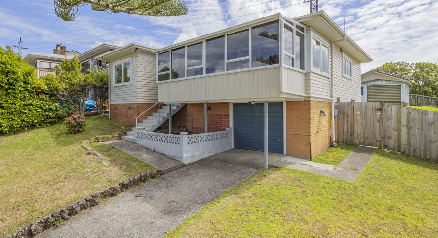  at 10 Camelot Place, Glenfield, Auckland
