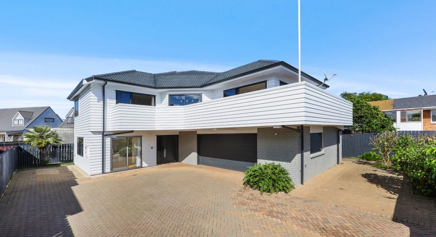  at 2/30 Eastern Beach Road, Eastern Beach, Manukau City, Auckland