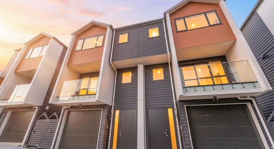  at 9/6 Woodhouse Place, West Harbour, Waitakere City, Auckland