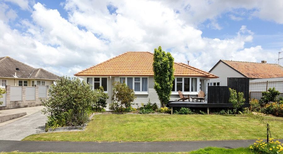  at 27 Churchill Avenue, Maeroa, Hamilton