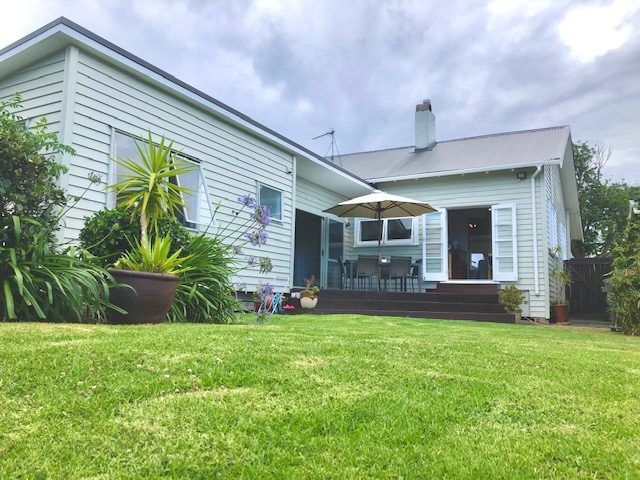  at 11 Ocean View Road, Milford, North Shore City, Auckland