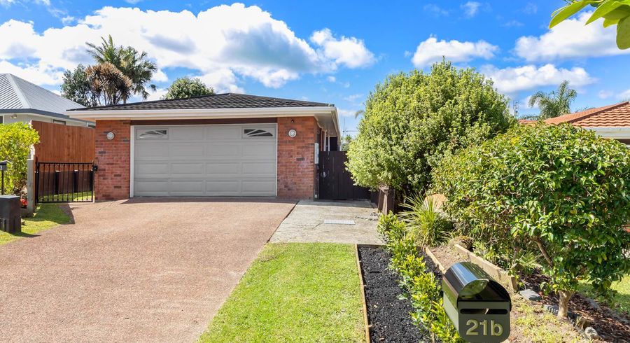  at 2/21 Sailfish Drive, West Harbour, Auckland