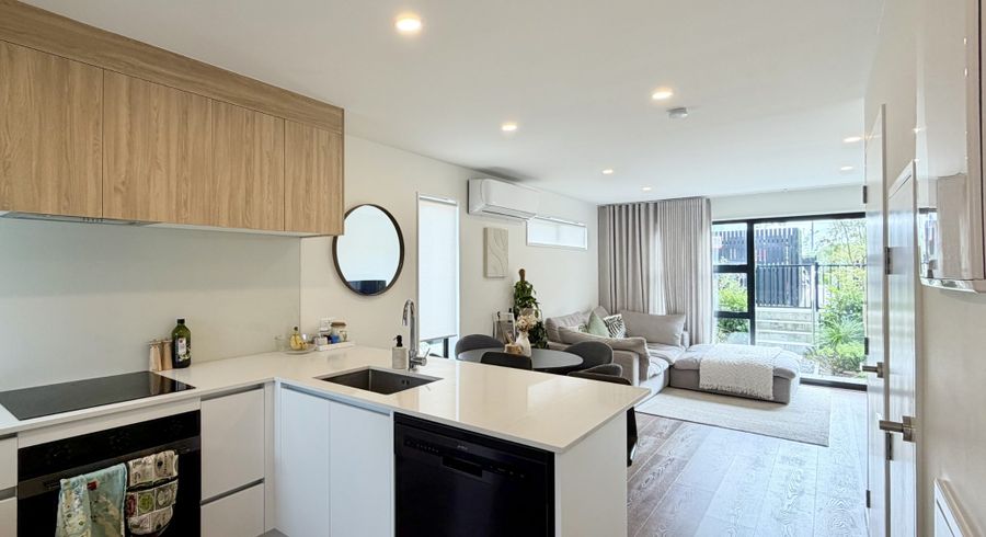  at 16 Hoopers Road, Glen Eden, Waitakere City, Auckland