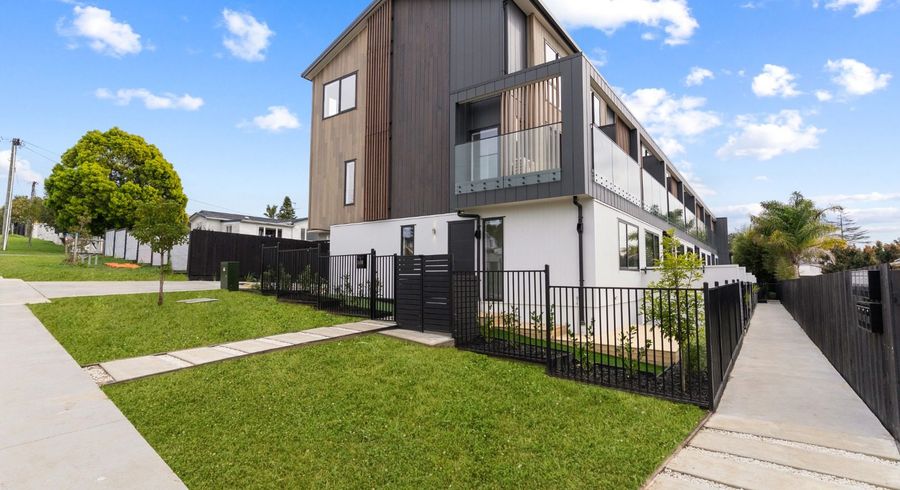  at 1/10 Fairclough Road, Beach Haven, North Shore City, Auckland