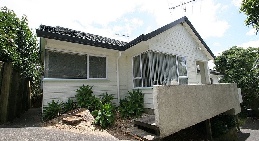  at 2/152 Sunset Road, Unsworth Heights, North Shore City, Auckland
