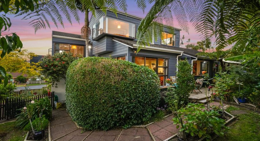  at 4 Milwaukee Place, Glendene, Waitakere City, Auckland