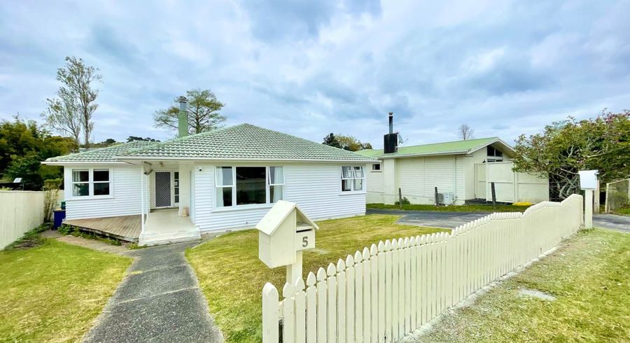  at 5 Woodstock Road, Forrest Hill, North Shore City, Auckland