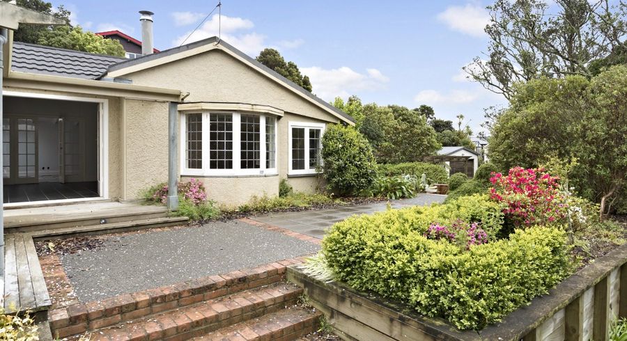  at 10 Hillview Crescent, Paparangi, Wellington
