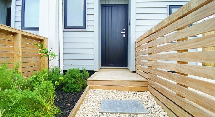  at 18 Sawyers Lane/18D Arrow Road, Forrest Hill, North Shore City, Auckland