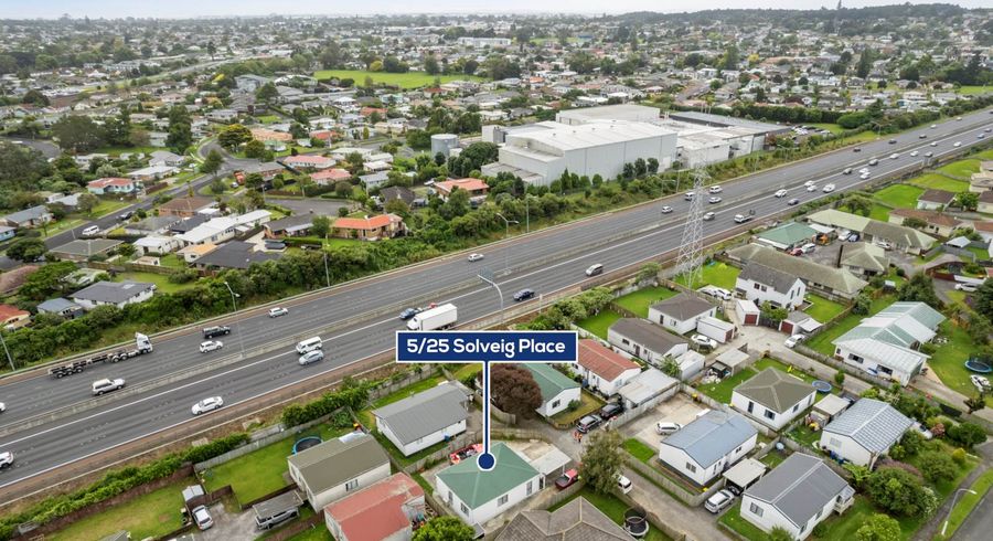  at 5/25 Solveig Place, Randwick Park, Auckland