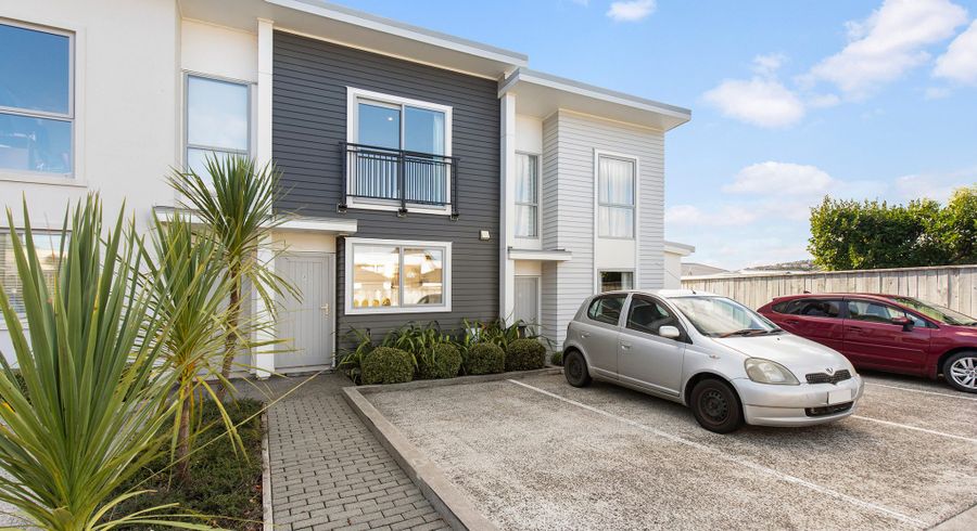  at 2/32 Dr Taylor Terrace, Johnsonville, Wellington