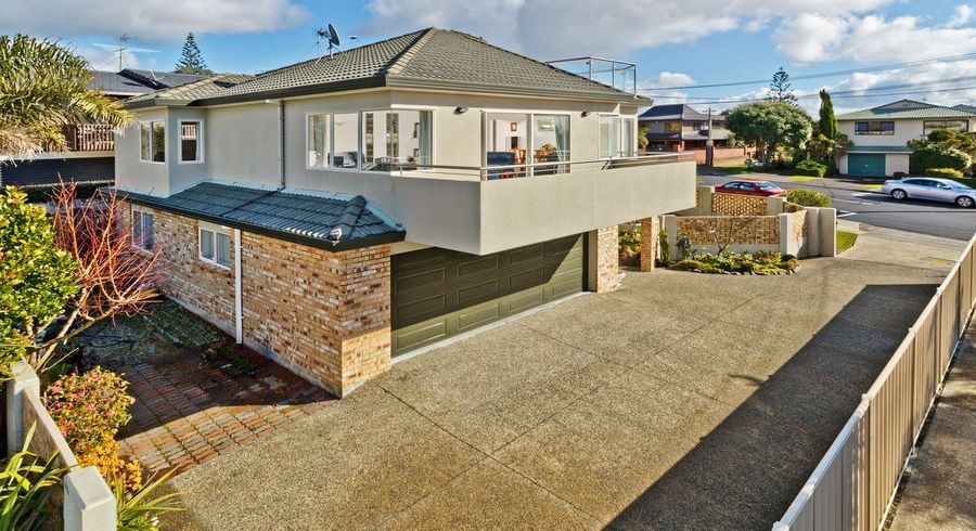 at 2/89 Aberdeen Road, Castor Bay, North Shore City, Auckland