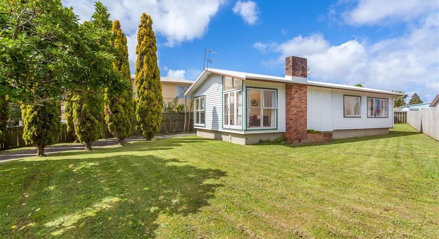  at 21 Normandy Place, Henderson, Auckland