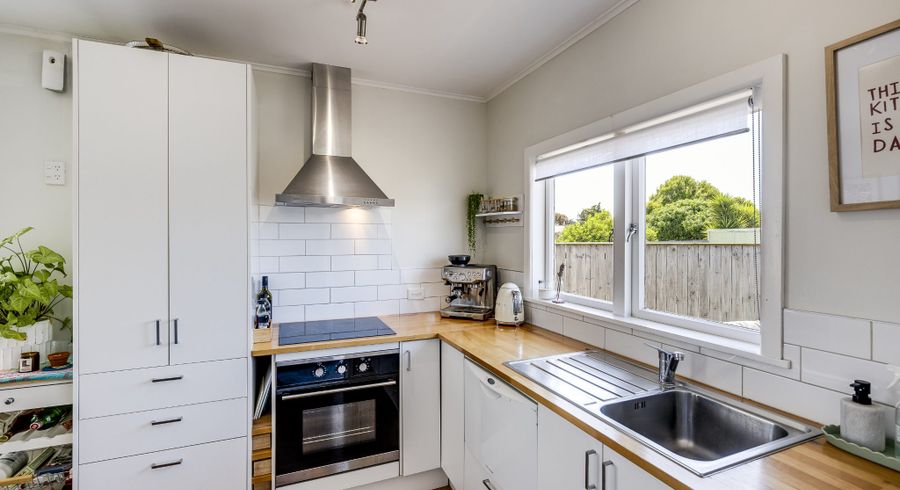  at 11 Magdalen Crescent, Pirimai, Napier