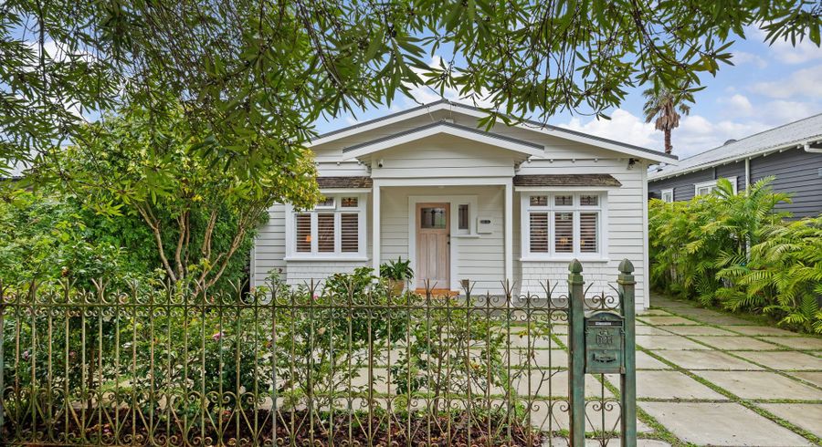  at 8 Warwick Avenue, Westmere, Auckland