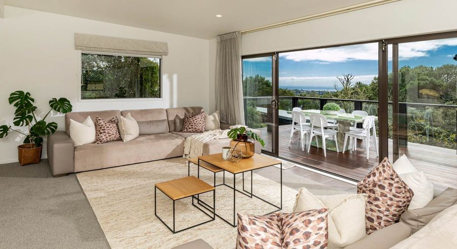  at 2/5 Dalmeny Close, Murrays Bay, Auckland