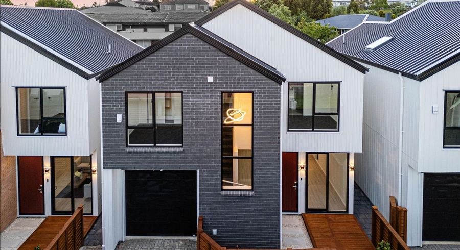  at 121 White Swan Road, Mount Roskill, Auckland City, Auckland