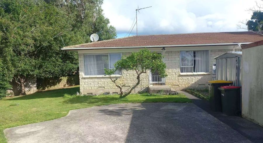  at 2/18 Mirrabooka Avenue, Botany Downs, Manukau City, Auckland