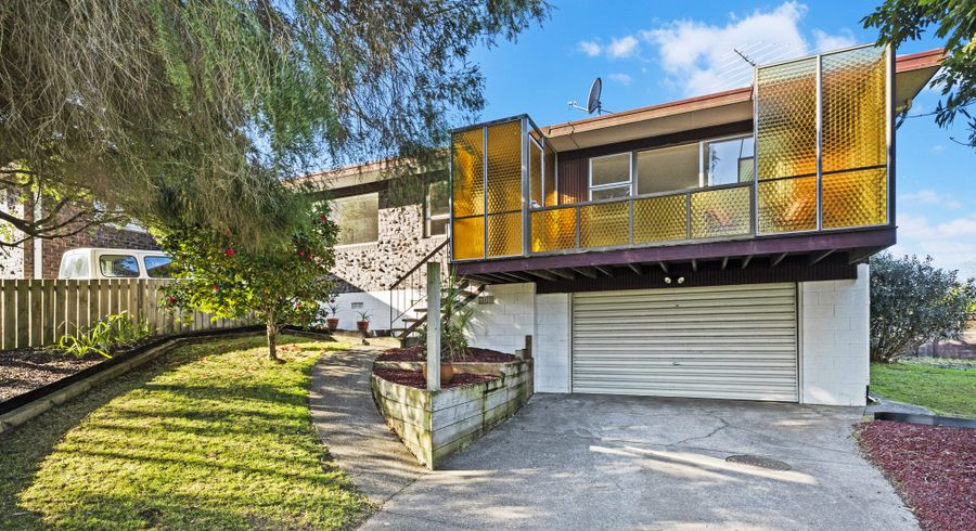  at 1/1 Bramley Drive, Farm Cove, Manukau City, Auckland