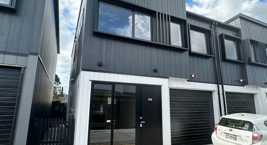  at 2/32 Bradbury Road, Botany Downs, Manukau City, Auckland