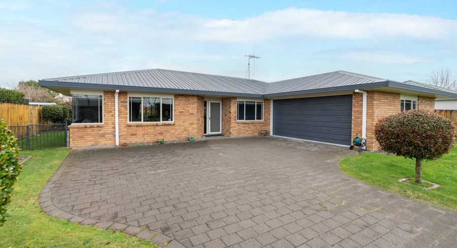  at 9 Bouverie Crescent, Flagstaff, Hamilton