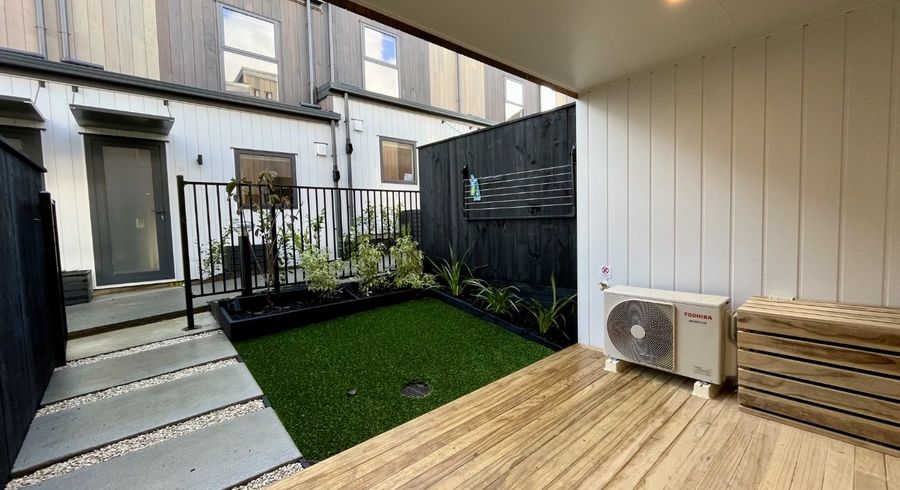  at 4/506 Glenfield Road, Bayview, North Shore City, Auckland