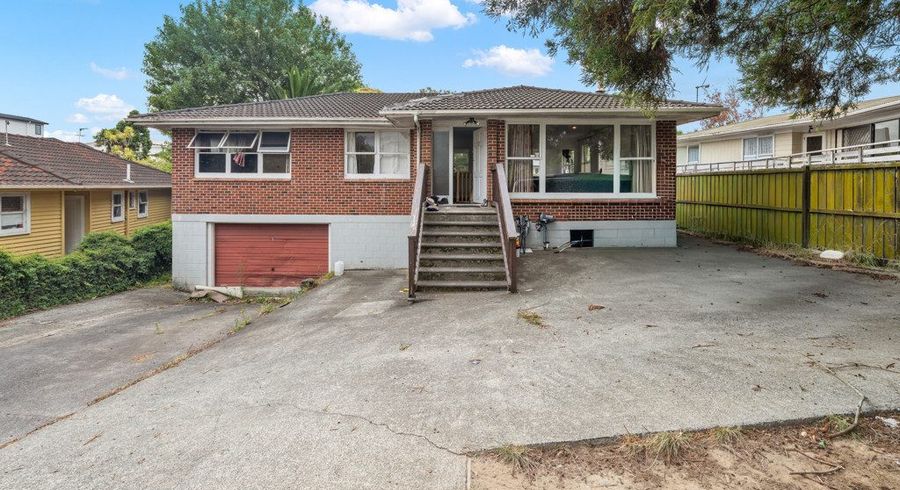  at 31 Kingdale Road, Henderson, Waitakere City, Auckland