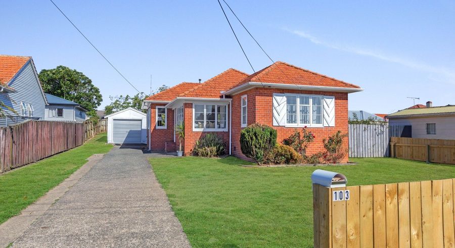  at 103 Forest Lake Road, Forest Lake, Hamilton