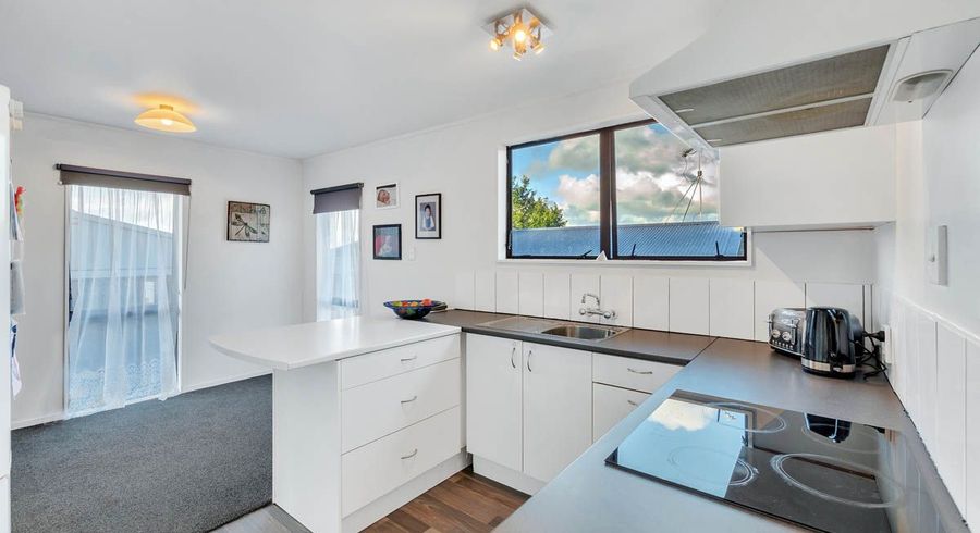  at 206 Solar Road, Glen Eden, Auckland