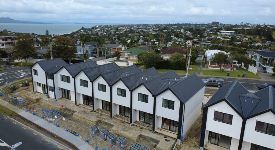  at 19 Knights Road, Rothesay Bay, North Shore City, Auckland