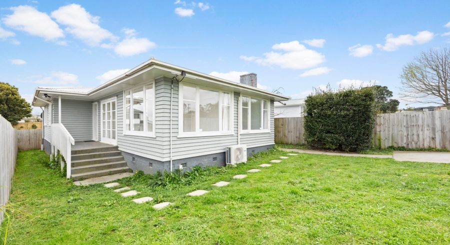  at 4 Daphne Street, Kelston, Auckland