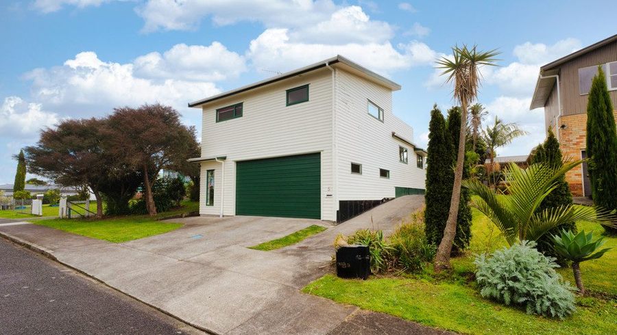  at 5 Roseneath Place, Birkdale, North Shore City, Auckland