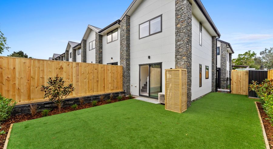  at 11/10 Fathom Place, Te Atatu Peninsula, Waitakere City, Auckland