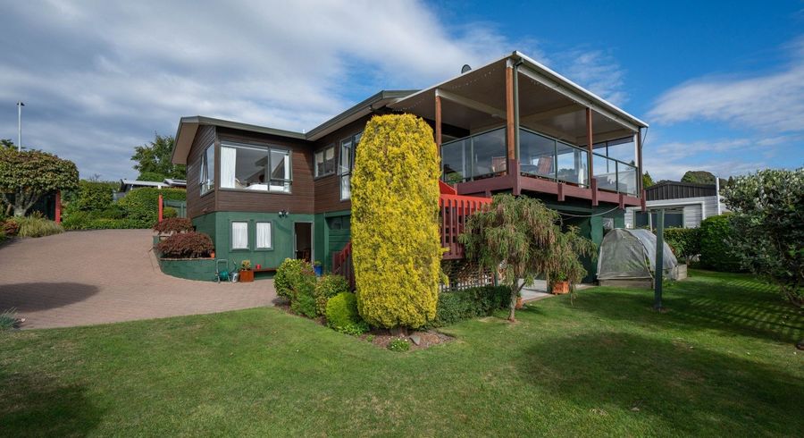  at 1 Scenic Heights, Acacia Bay, Taupo