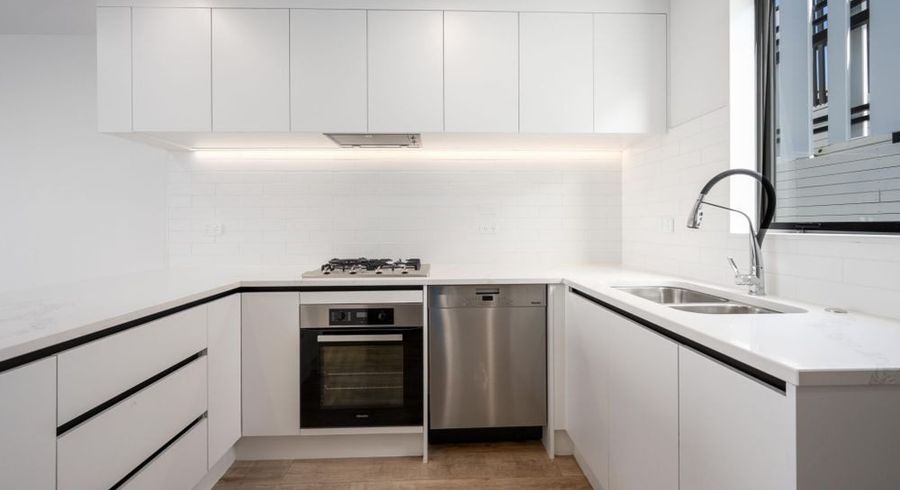  at 5/737 East Coast Road, Browns Bay, North Shore City, Auckland