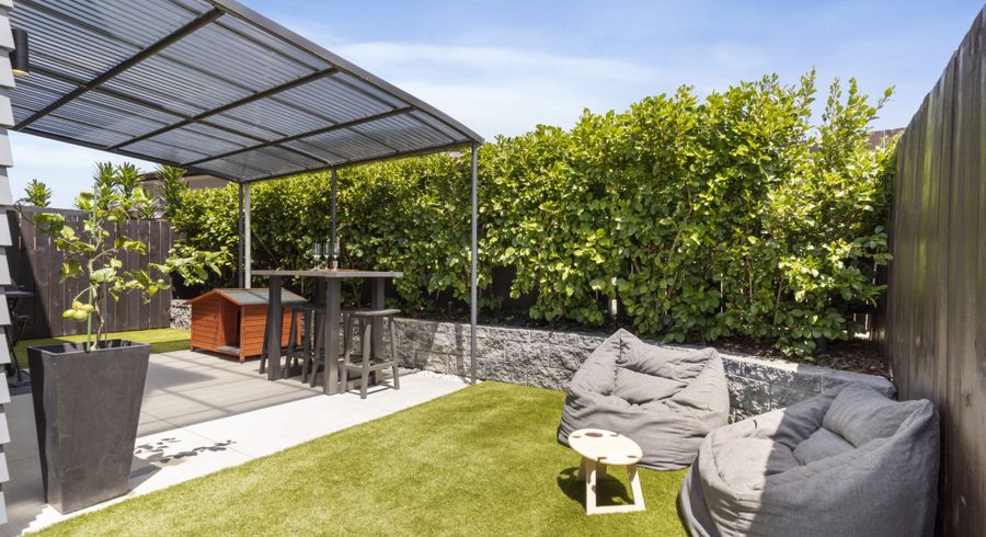  at 2/1 Tiaka Place, Pakuranga, Auckland