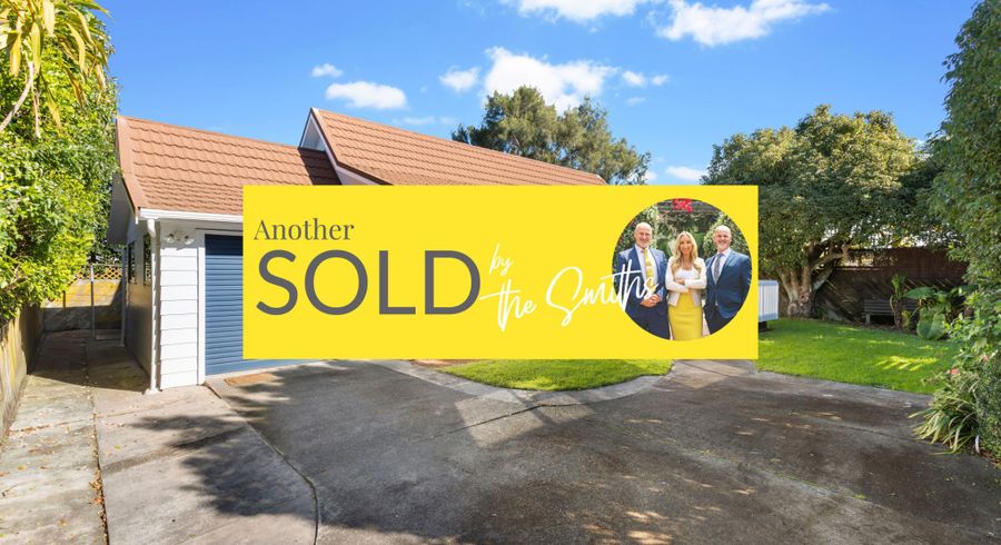  at 1/7 Vardon Road, Green Bay, Auckland