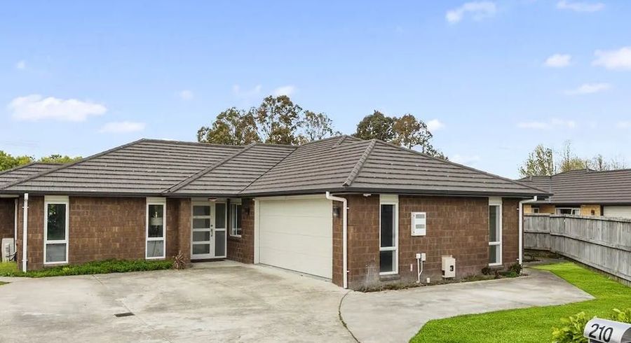  at 210 St James Drive, Huntington, Hamilton