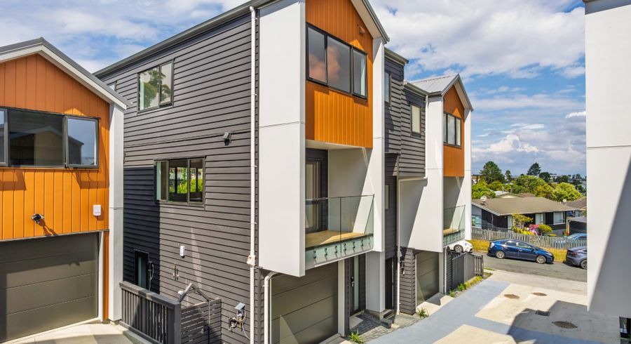  at Lot 2 / 6 Woodhouse Place, West Harbour, Waitakere City, Auckland