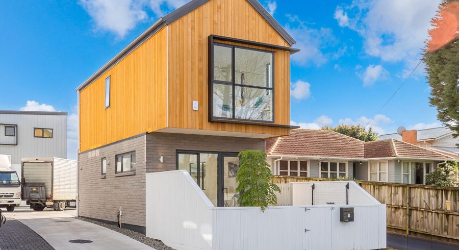  at 1/91 Beach Road, Te Atatū Peninsula, Auckland