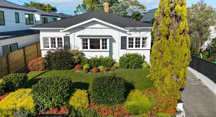  at 1 Manor Place, Point Chevalier, Auckland