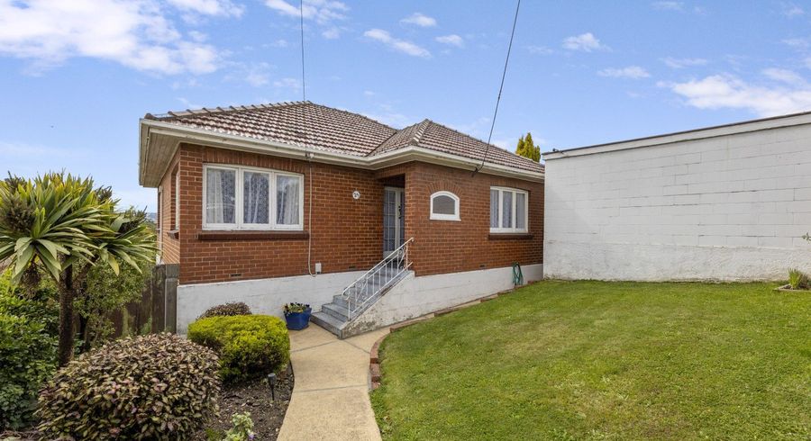  at 25 Riselaw Road, Calton Hill, Dunedin