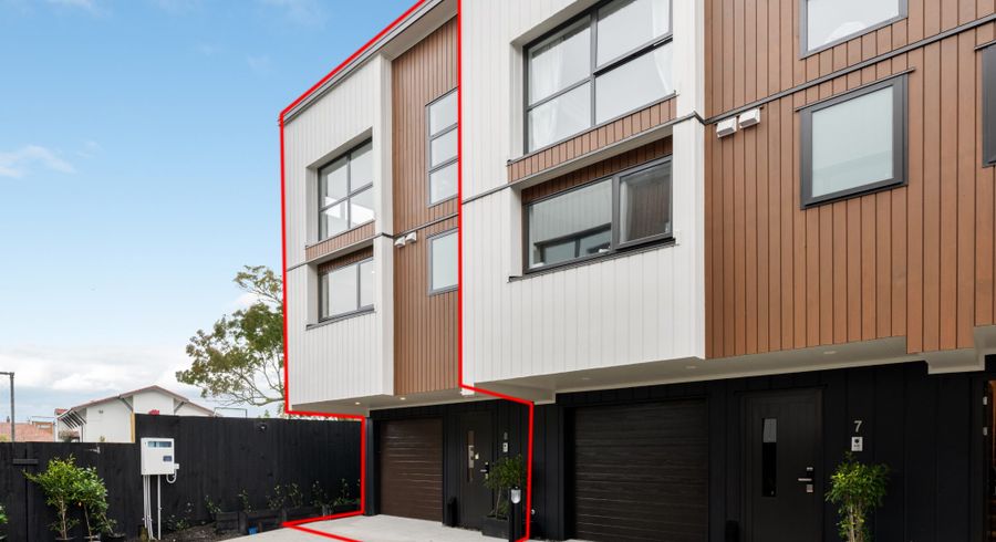  at 1/16 Williamson Avenue, Belmont, Auckland