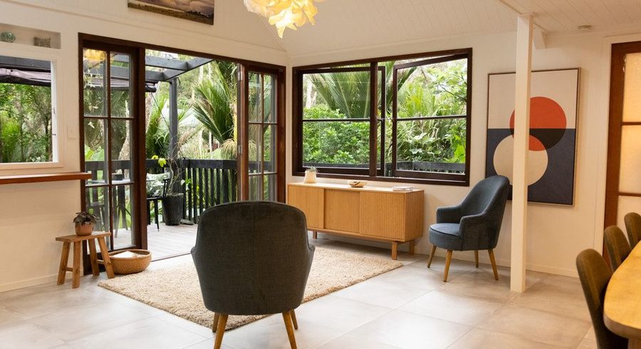  at 90 Laingholm Drive, Laingholm, Waitakere City, Auckland