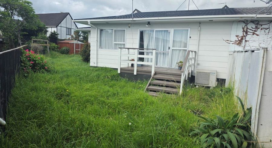  at 2/21 Challen Close, Conifer Grove, Papakura, Auckland