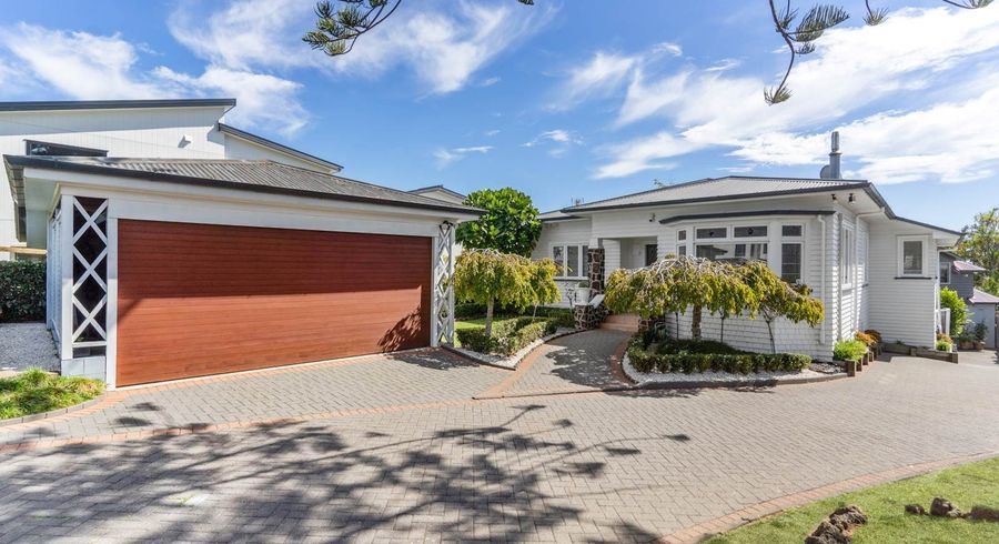  at 6 Worcester Road, Meadowbank, Auckland