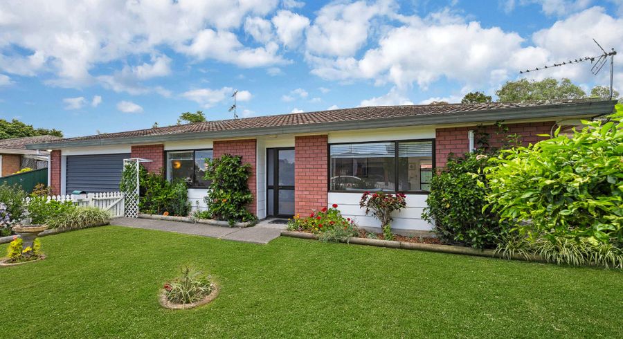  at 8/39 Swanson Road, Henderson, Waitakere City, Auckland