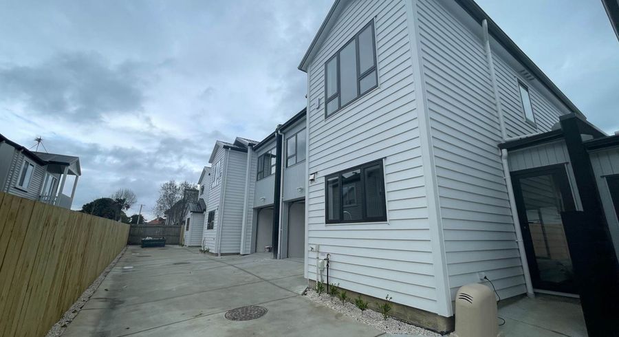  at 3/15 Holland Avenue, Point England, Auckland City, Auckland