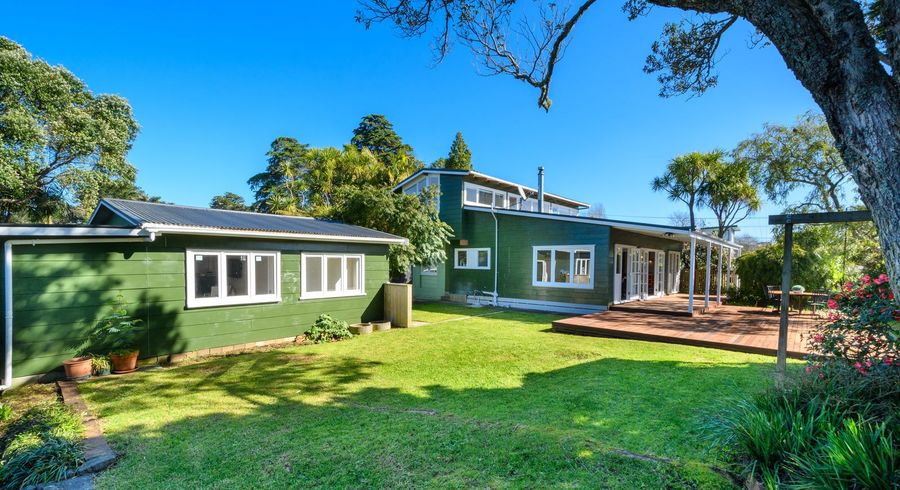  at 4 Tasman Avenue, Henderson Valley, Auckland
